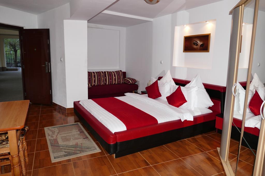 Pension Cuibul Viselor Baile Herculane Exterior photo