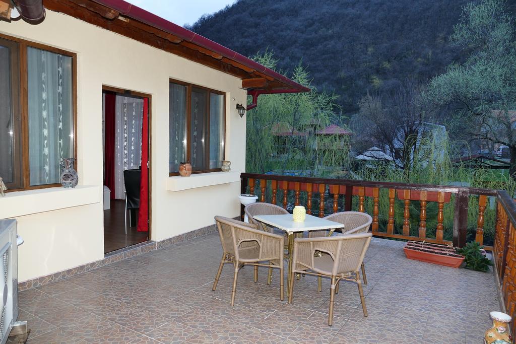 Pension Cuibul Viselor Baile Herculane Exterior photo