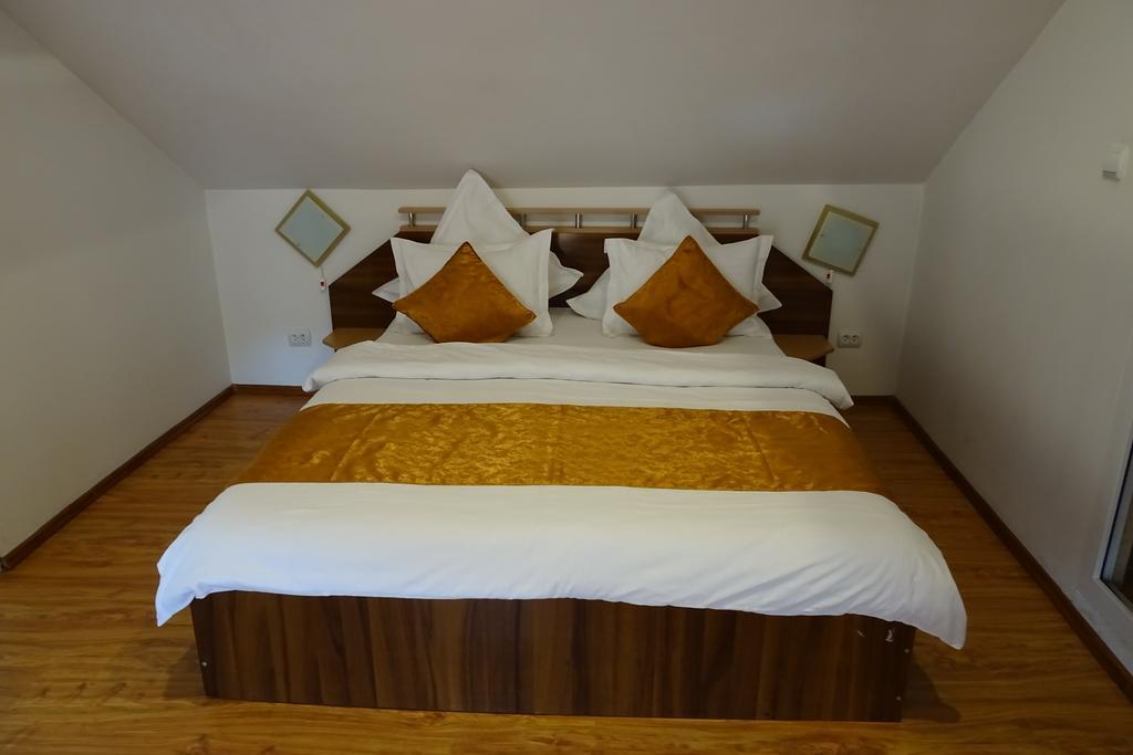 Pension Cuibul Viselor Baile Herculane Exterior photo