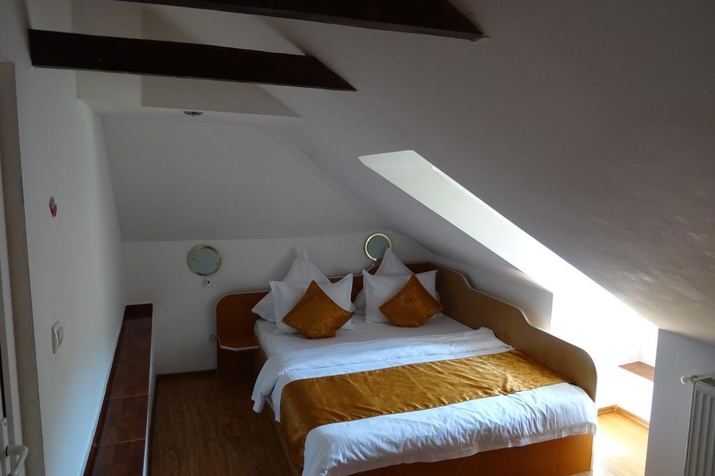 Pension Cuibul Viselor Baile Herculane Exterior photo